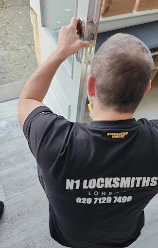 locksmith services on Donegal Street