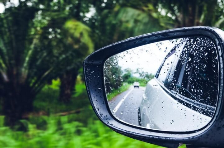 Sign Its Time to Replace Your Car Side Mirror